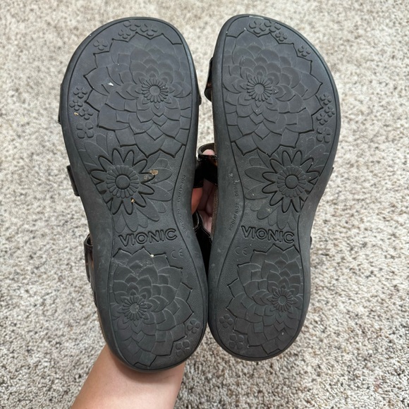 Vionic Amber Tortoise Adjustable Sandals—9 - Picture 13 of 13